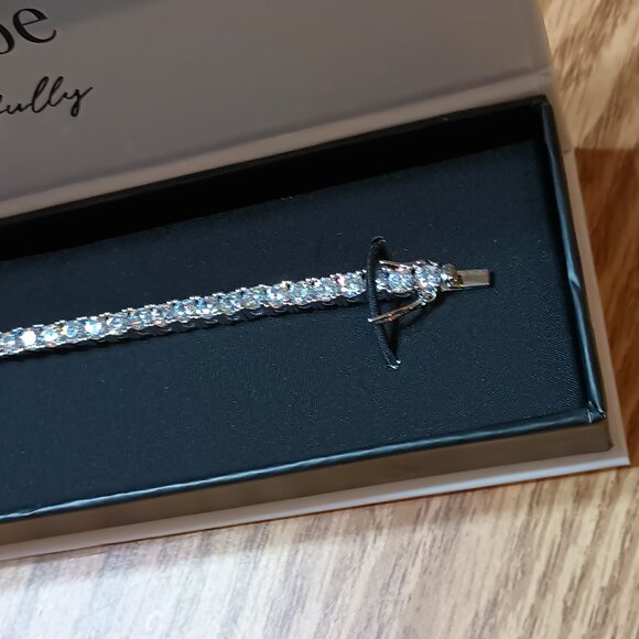 NEW Olivia 18k White Gold Plated Tennis Bracelet w/ Simulated Diamond Crystals - Picture 6 of 9